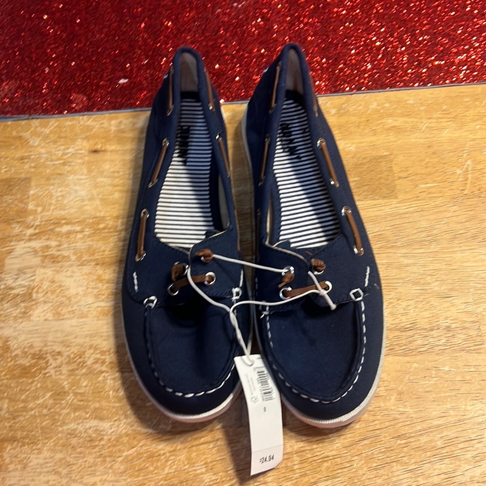 Old Navy Slip on shoes. Size 9